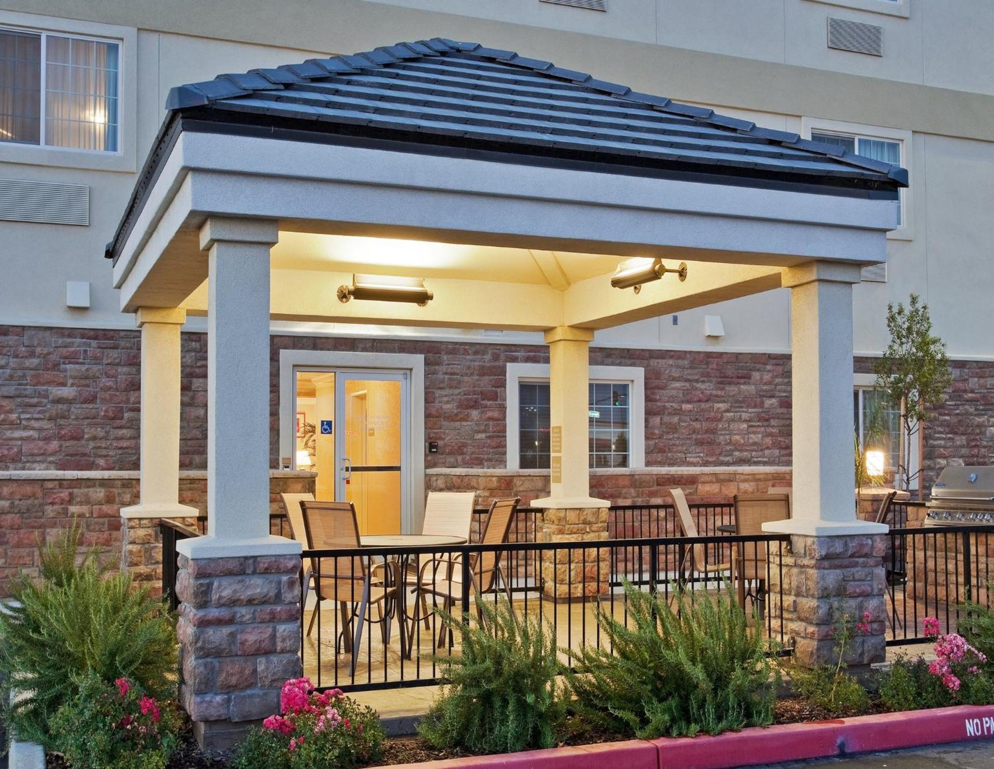 Candlewood Suites Turlock By Ihg Zewnętrze zdjęcie